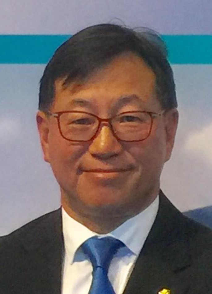 Mr Julian Wong